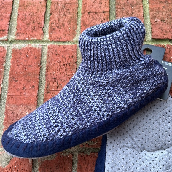 Cuddl Duds Navy Cable Knit/Faux Fur Stretch Slipper Socks - Picture 2 of 8